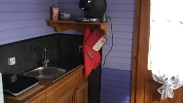 Réfrigérateur, micro-ondes, plaque de cuisson, lave-vaisselle