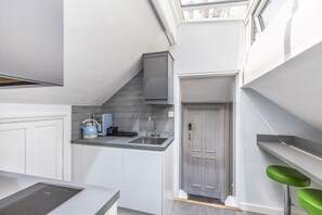 Studio – deluxe | Eget kjøkken | Kjøleskap på fellesområdet, mikrobølgeovn på fellesområdet og vannkoker