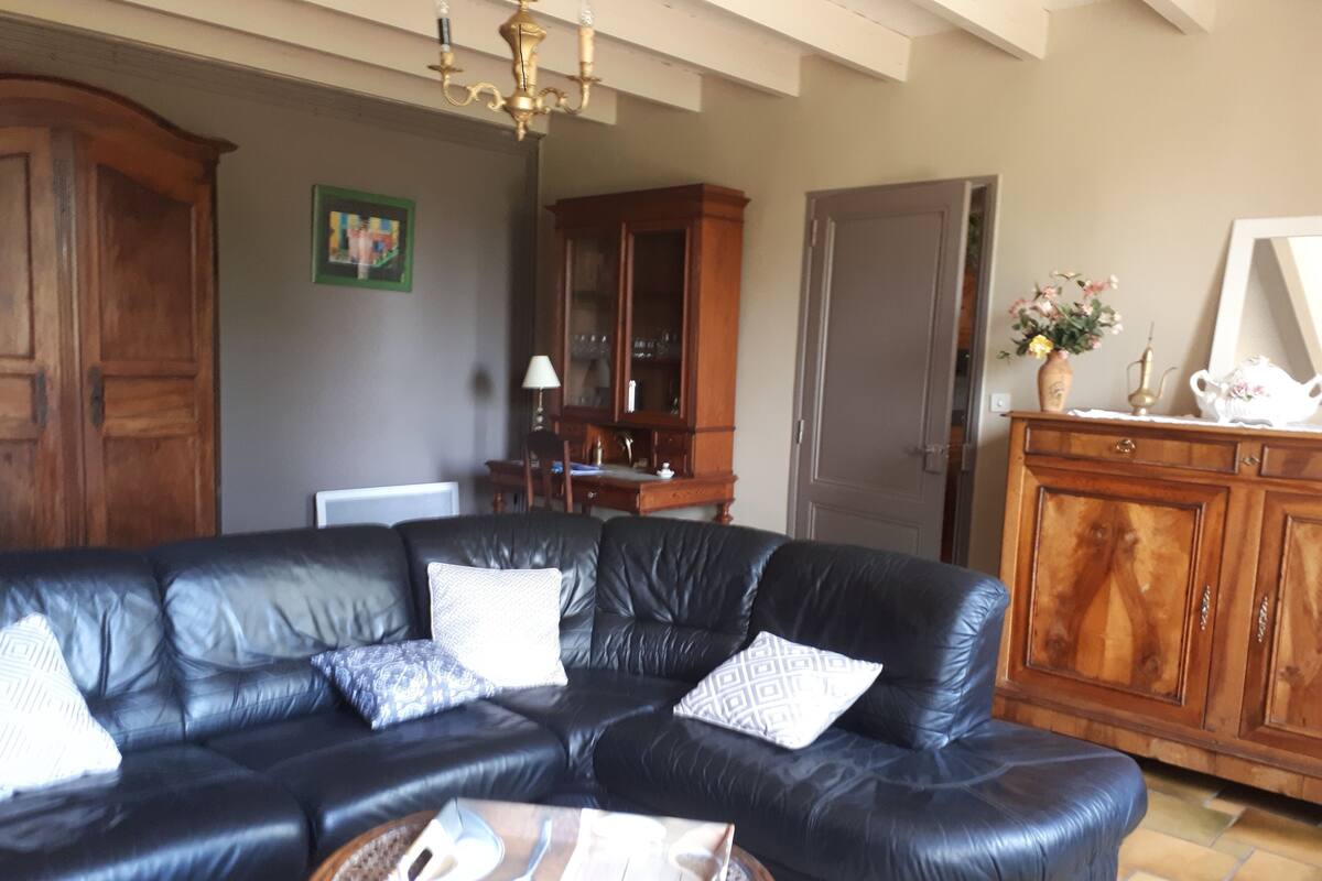 Room | Living area | Flat-screen TV