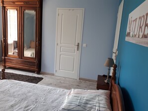 Dreibettzimmer, Mehrere Betten, Nichtraucher | Badezimmer | Dusche, kostenlose Toilettenartikel, Haartrockner