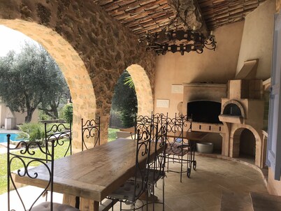 Quiet Provencal villa with heated pool - 6 bdrms