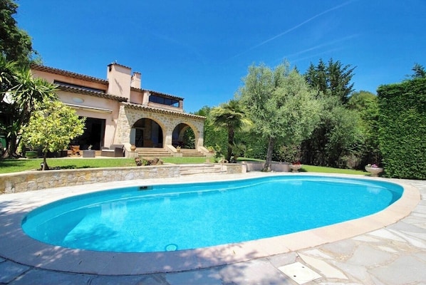 Outdoor pool, a heated pool - Quiet Provencal villa with heated pool - 6 bdrms (Le Rouret)