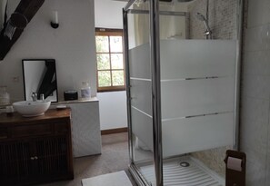 Shower, hair dryer, towels, toilet paper