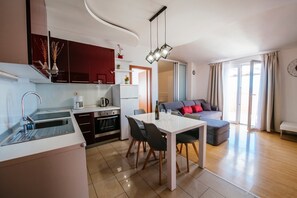 Kühlschrank, Ofen, Herdplatte, Geschirrspüler