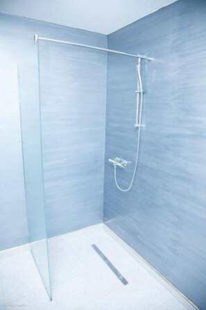Shower, free toiletries, bathrobes, slippers