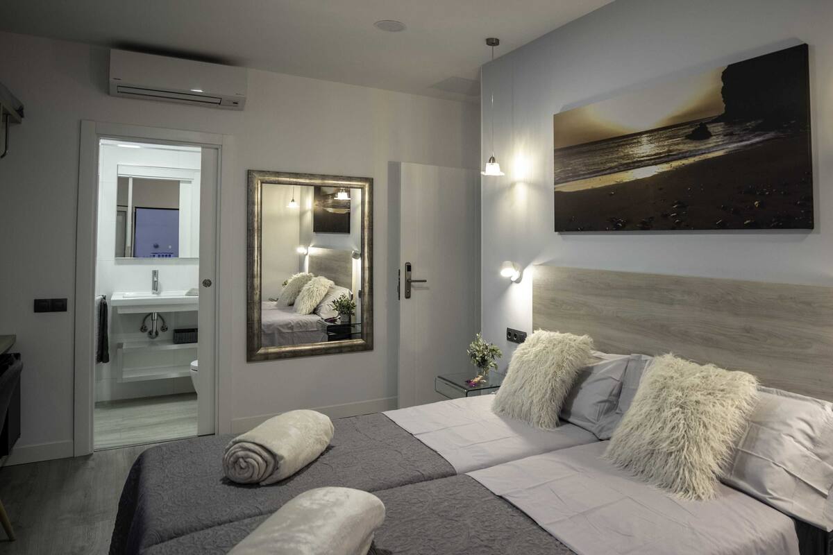 Doppelzimmer, Terrasse | Hochwertige Bettwaren, Betten mit Memory-Foam-Matratzen, Zimmersafe