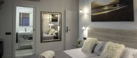 Habitación doble, patio | Ropa de cama de alta calidad, colchones viscoelásticos, caja fuerte