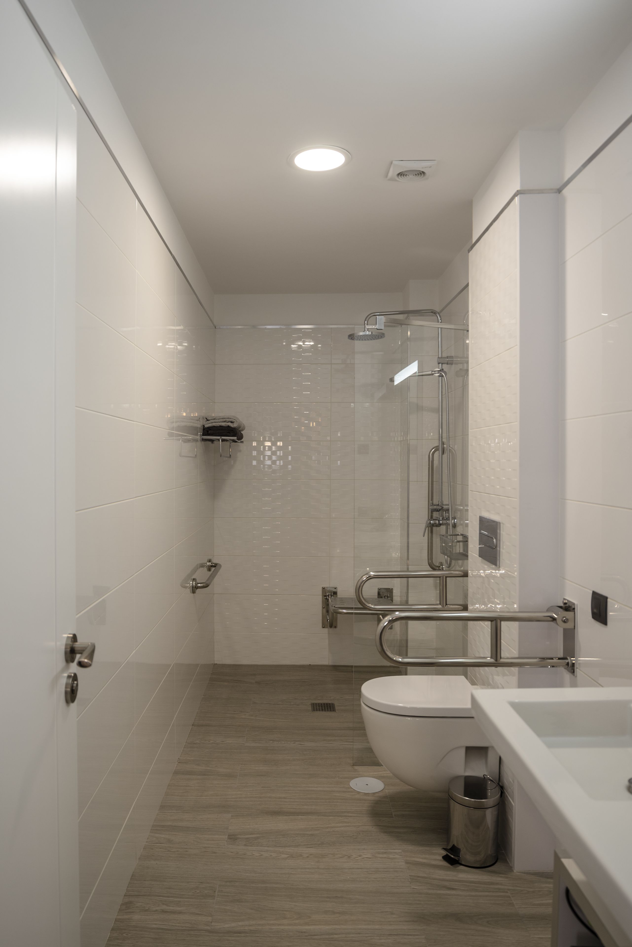 double room, accessible | bathroom | shower, slippers, towels