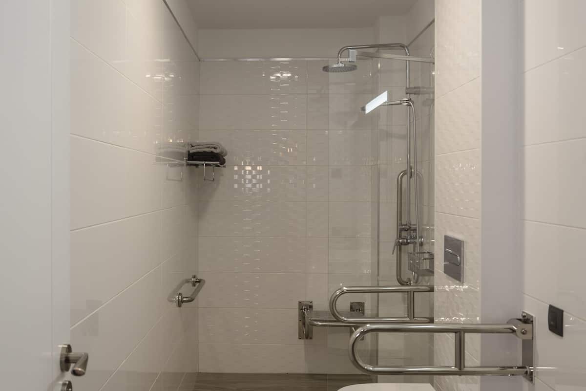 double room, accessible | bathroom | shower, slippers, towels