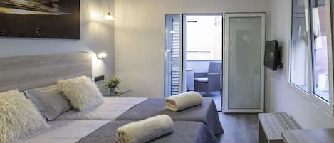 Double Room, Patio | Premium bedding, memory foam beds, in-room safe, soundproofing