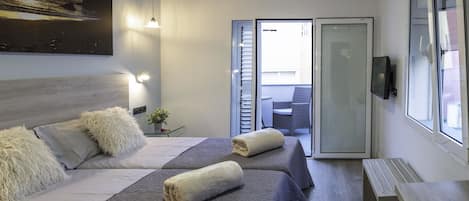 Habitación doble, patio | Ropa de cama de alta calidad, colchones viscoelásticos, caja fuerte