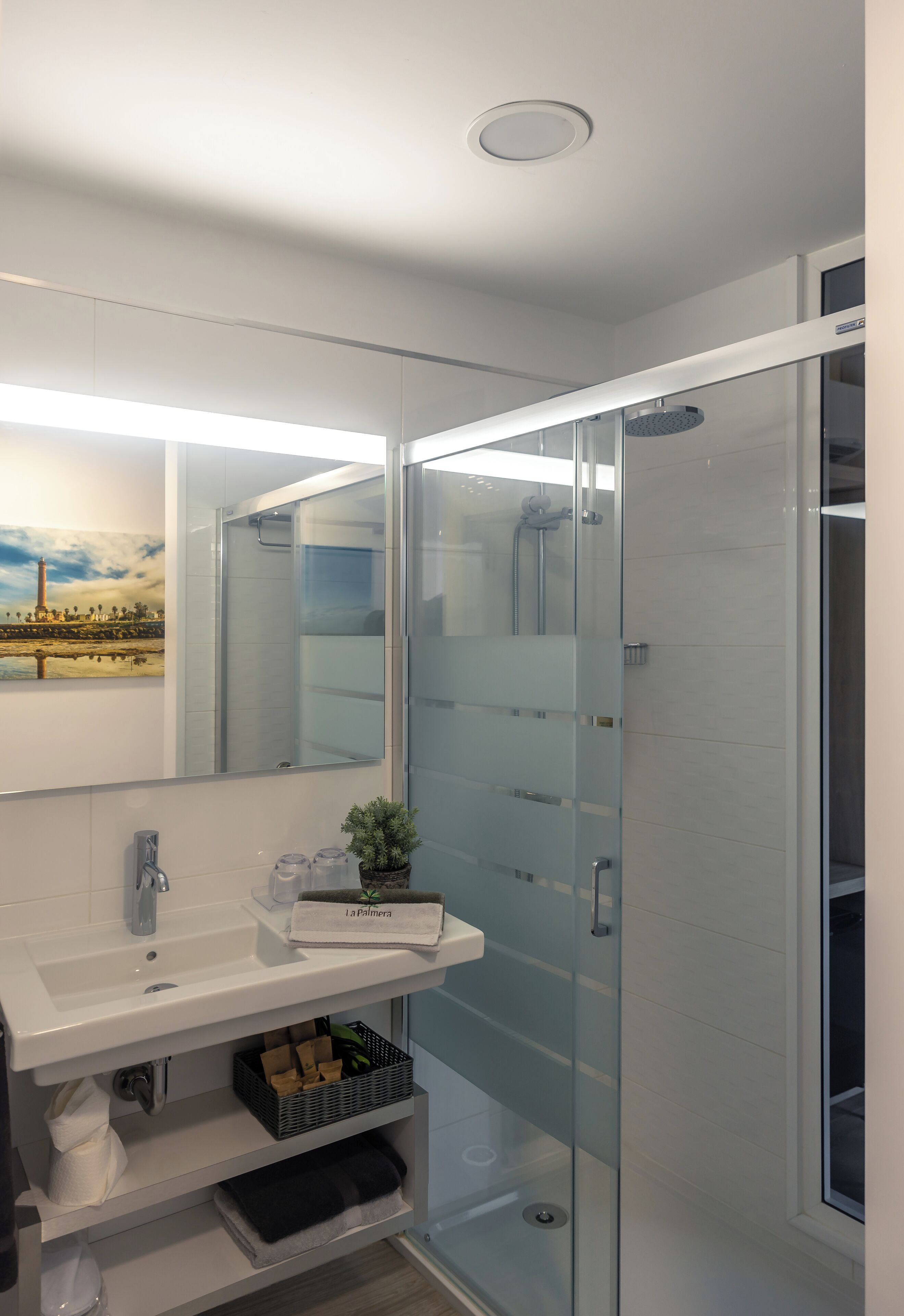 suite, terrace | bathroom | shower, slippers, towels