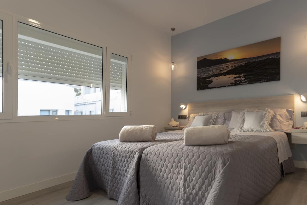 Chambre double, balcon | Literie de qualité, lit avec matelas en mousse à mémoire