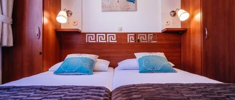 1 bedroom, in-room safe, WiFi, bed sheets