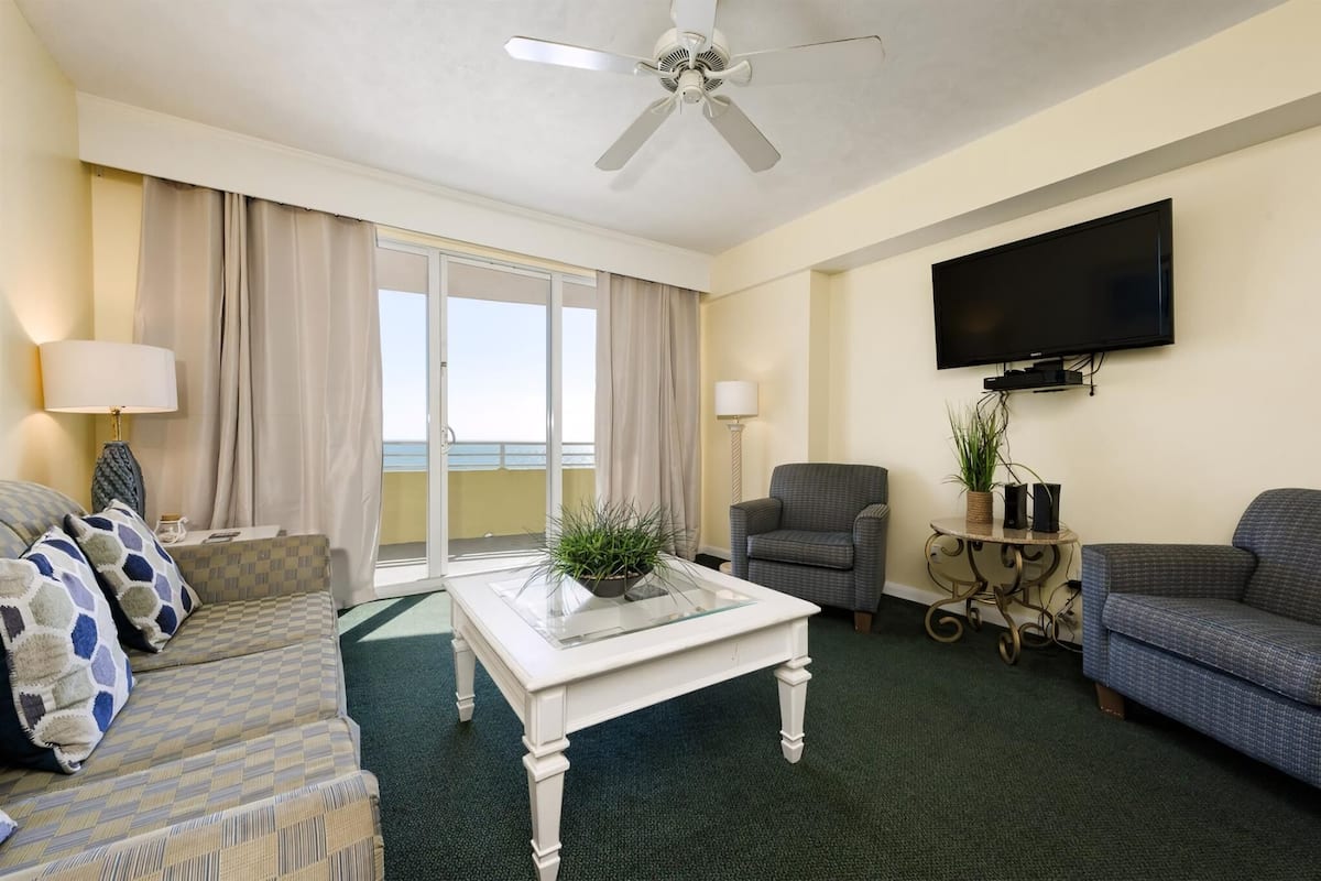 Condo (Unit 1406) | Living room | Flat-screen TV