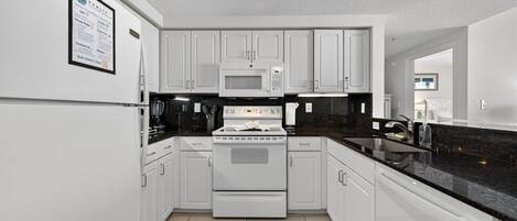 Condo (Unit 2430) | Restaurantes