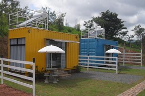 Ropa de cama de alta calidad, minibar y cortinas blackout