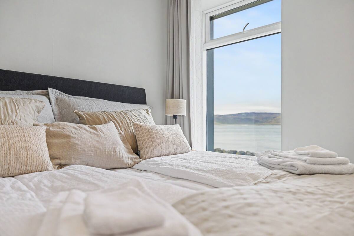 Superior Double or Twin Room, Private Bathroom | Blackout drapes, WiFi (free), bed sheets