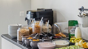 Free daily continental breakfast - Hotel West (Vesturbyggð)