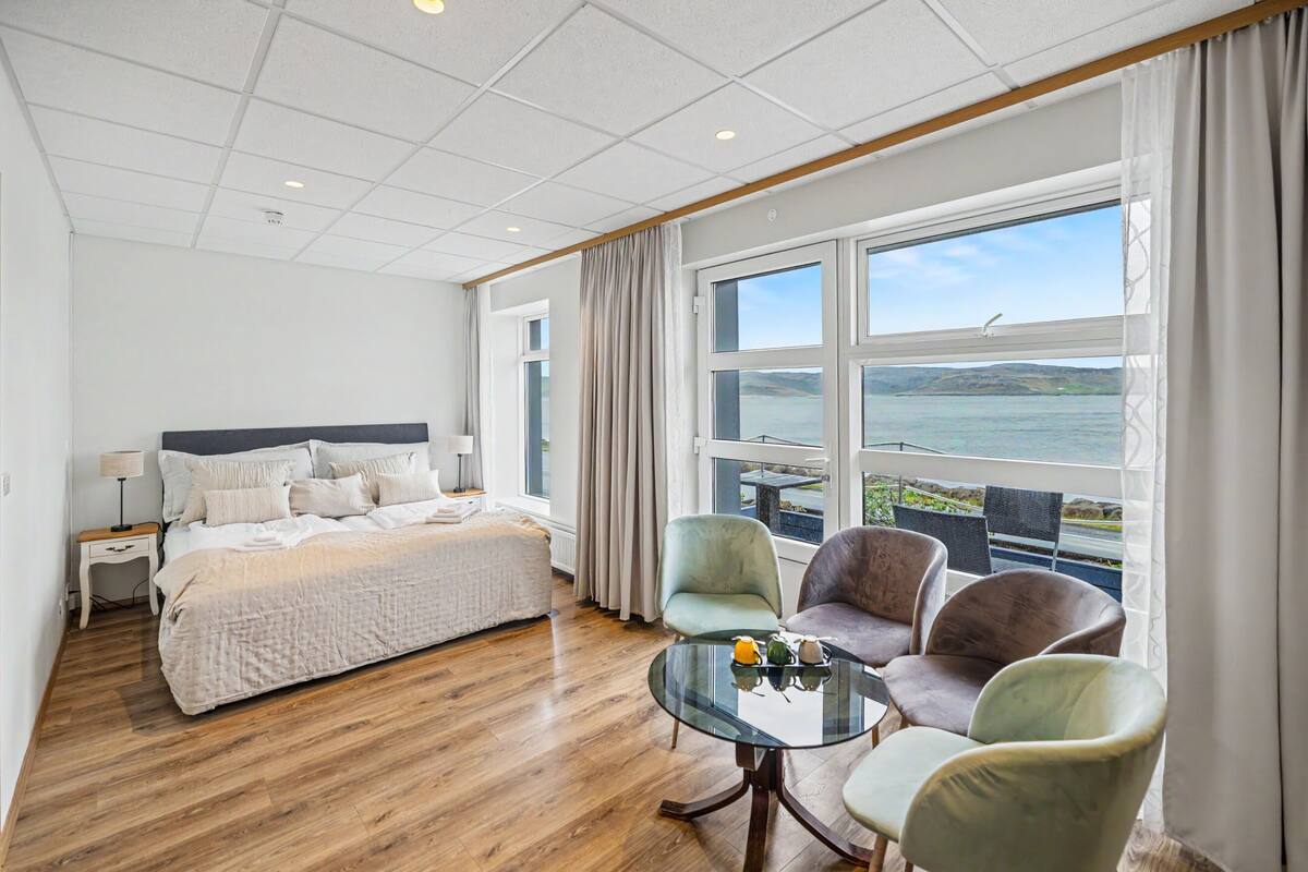 Family Room | Blackout drapes, WiFi (free), bed sheets