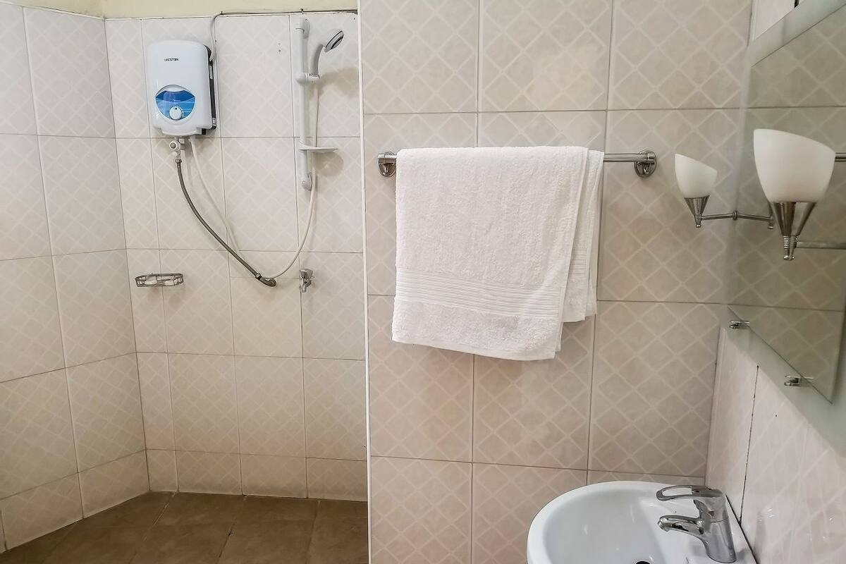 Shower, free toiletries, slippers, towels