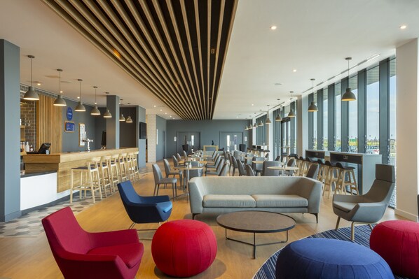 Breakfast, lunch and dinner served - Holiday Inn Express Bridgwater M5, Jct. 24 by IHG (Bridgwater)