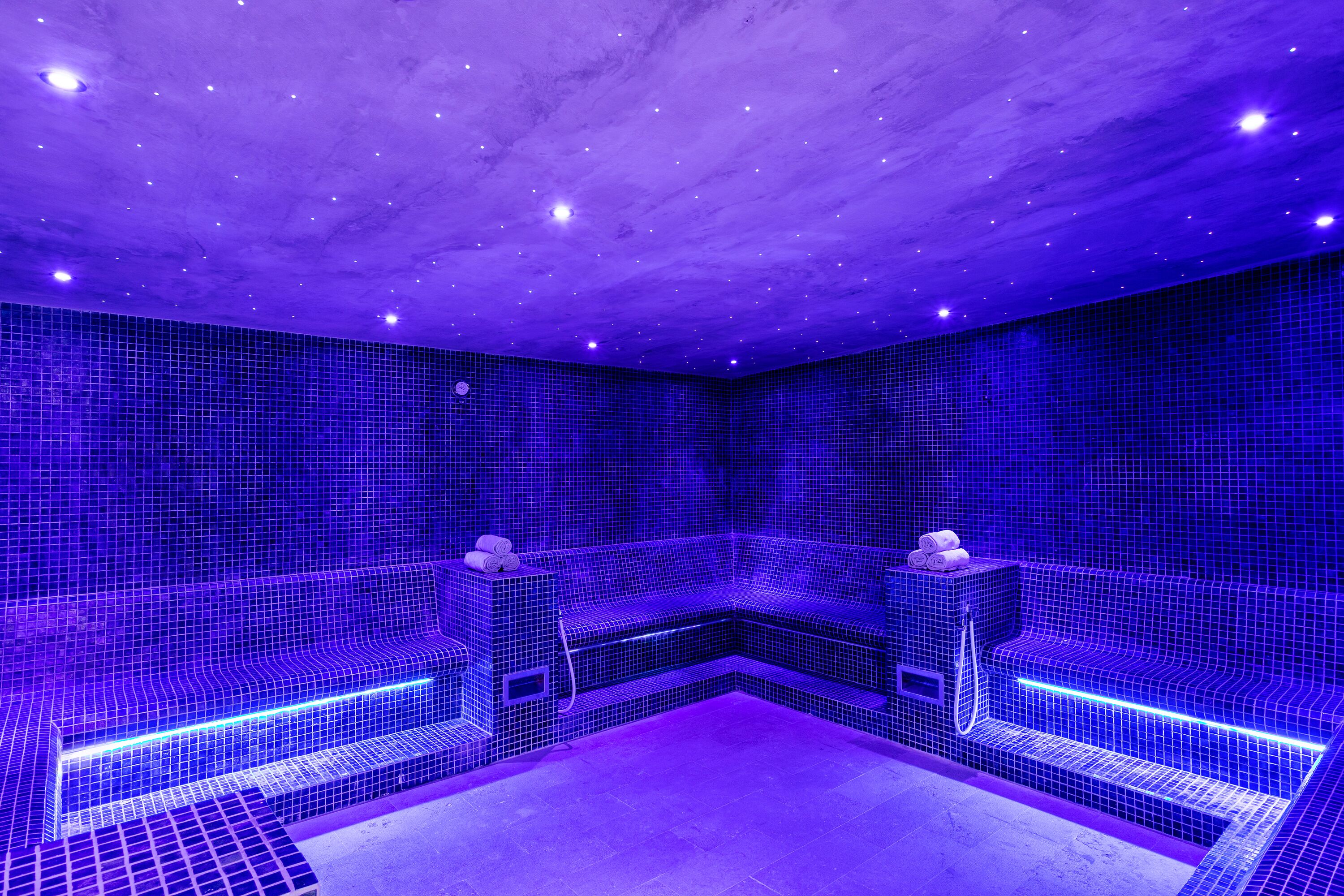 Couples treatment rooms, sauna, hot tub, steam room, hot springs