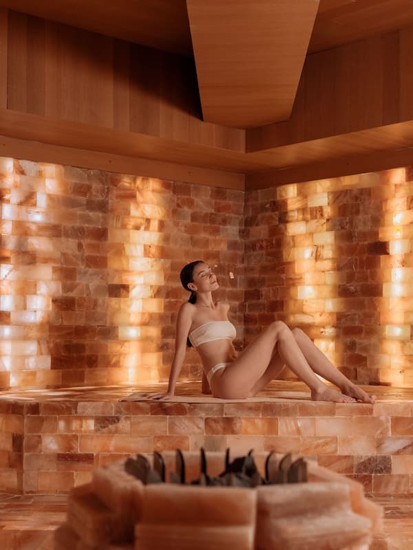 Couples treatment rooms, sauna, hot tub, steam room, hot springs