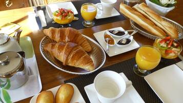 Café da manhã continental grátis todos os dias