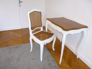 Superior Double Room, Ensuite, Garden View | Room amenity - Chambres d'hôtes - Etape Zen (Illiers-Combray)