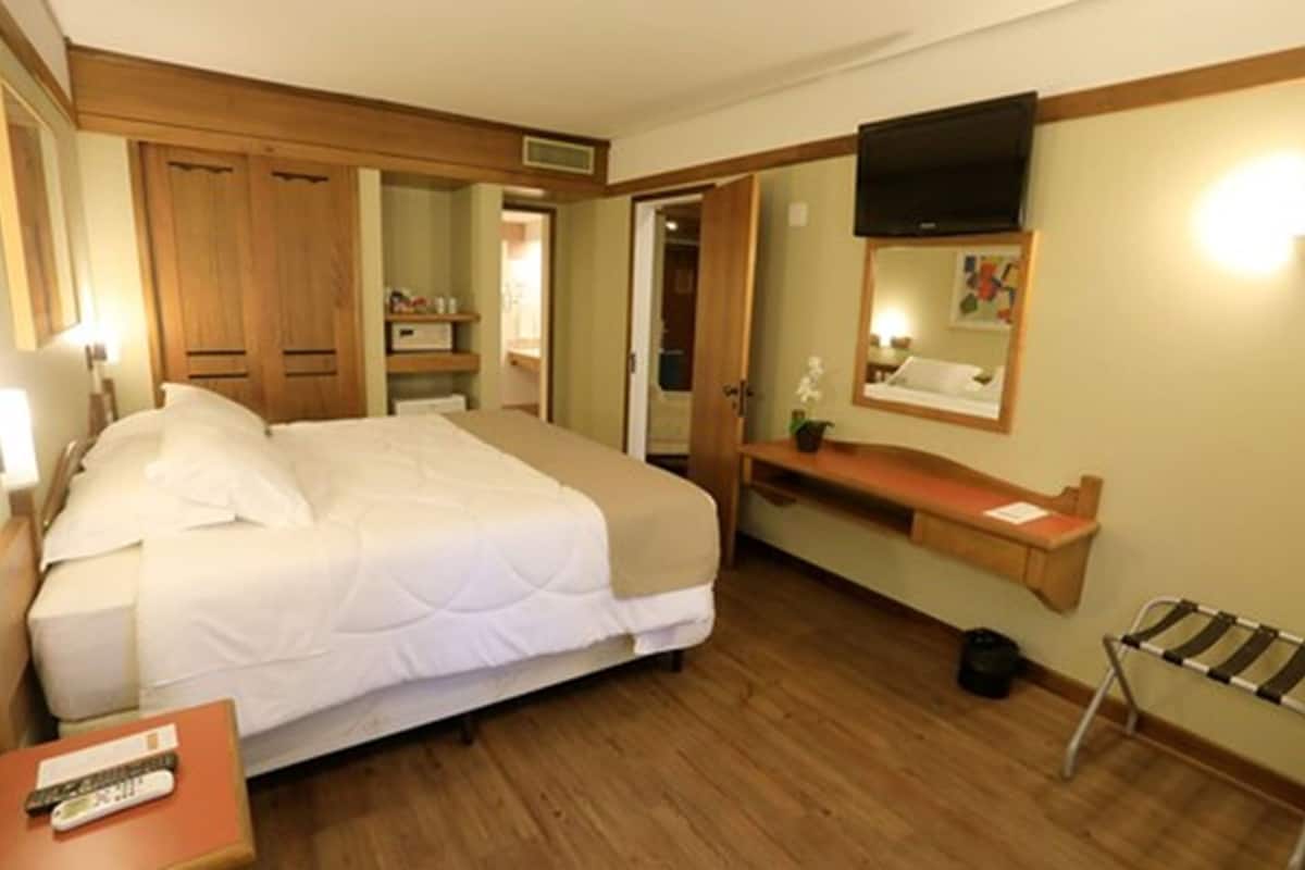 minibar, in-room safe, desk, laptop workspace