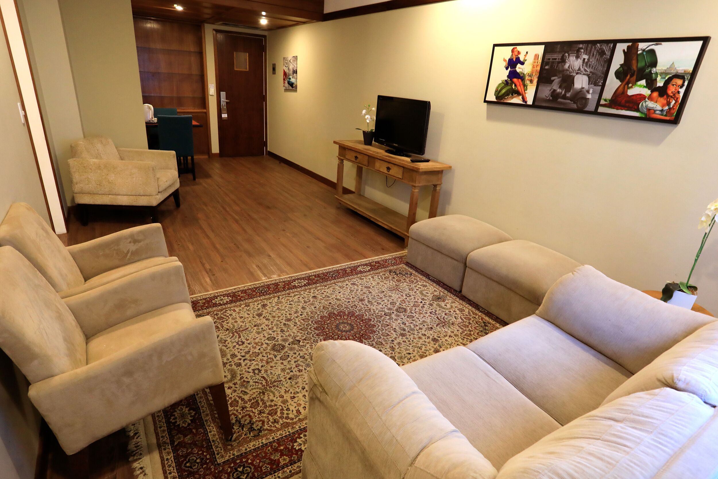 32-inch lcd tv with cable channels, tv, toys