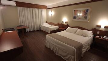 Bar mini, peti besi dalam bilik, meja, ruang kerja komputer riba