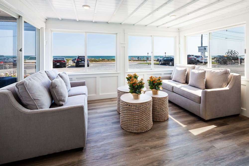 Breakwater Hotel