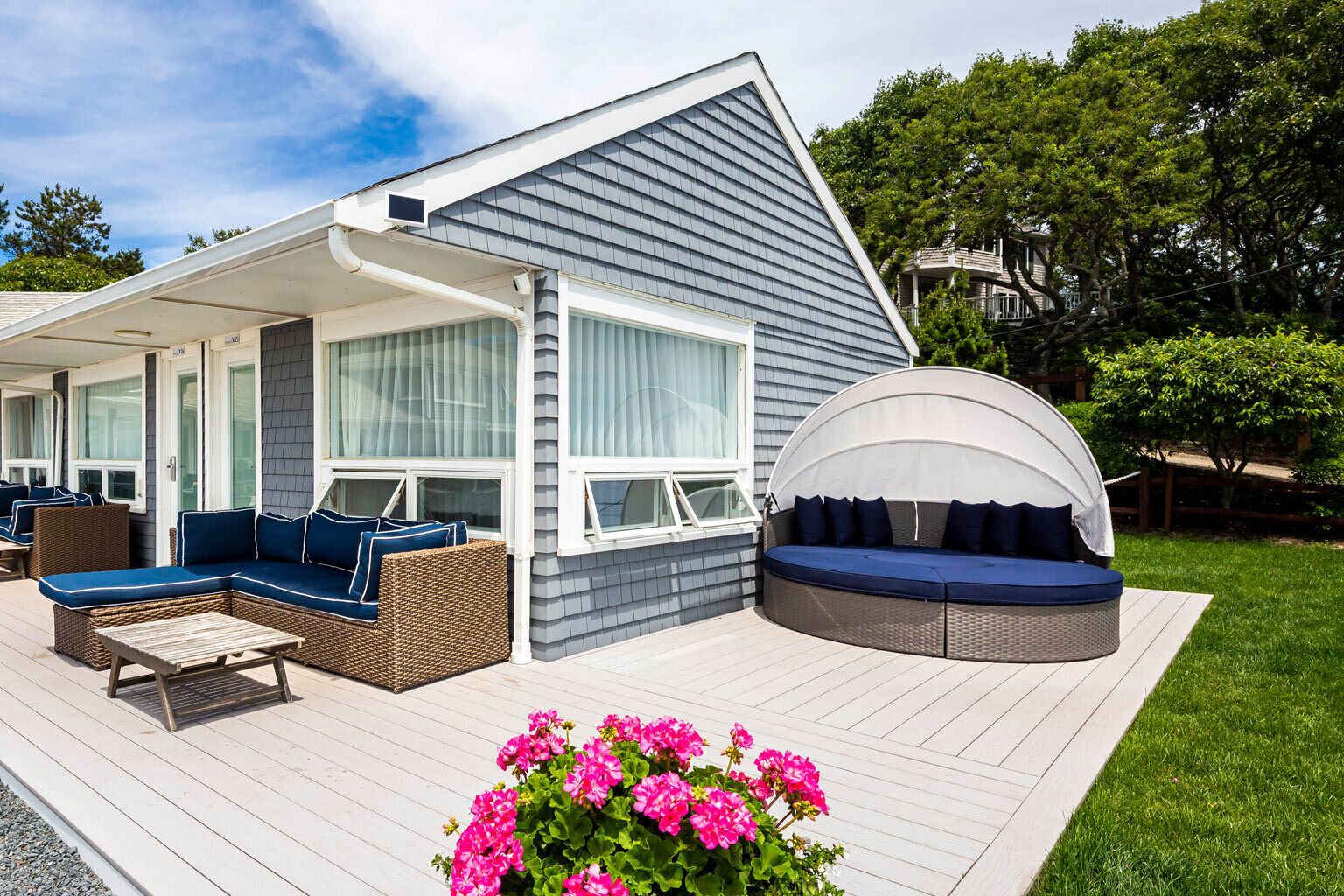 King Room/Seaside Point  | Living area | Flat-screen TV