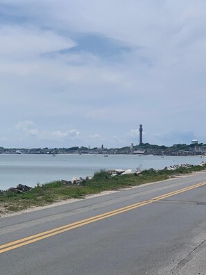 Ubicación a pie de playa, arena blanca, tumbonas y sombrillas