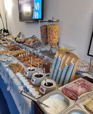 Daily buffet breakfast for a fee