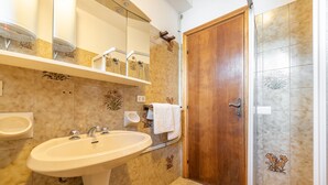 Apartment, 4 Bedrooms | Bathroom - Casa Collodi (Dorgali)