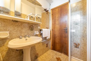 Apartment, 4 Schlafzimmer | Badezimmer | Dusche, Haartrockner, Bidet