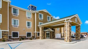 A hotel with a covered entrance, multiple windows, and a sign indicating it is a Cobblestone Hotel & Suites. - Cobblestone Hotel and Suites Torrington (Torrington)
