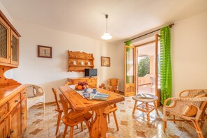 Apartment, 3 Bedrooms | Living room