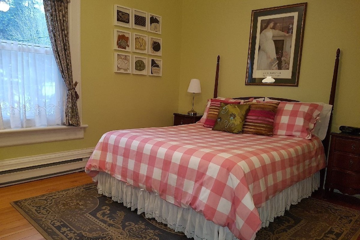 Chambre Standard double, 1 grand lit, non-fumeur, vue sur la colline (Edey) | Draps en coton égyptien, literie de qualité