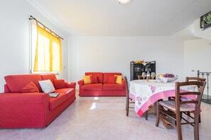 Maison, 2 chambres | Coin séjour