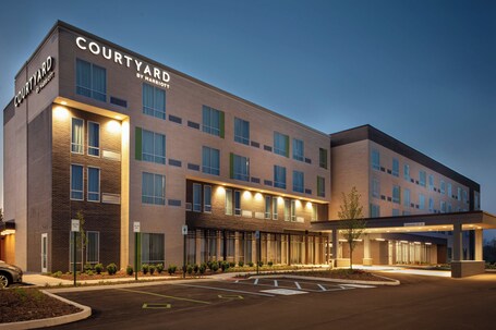 Courtyard by Marriott Indianapolis West Speedway - Image 3