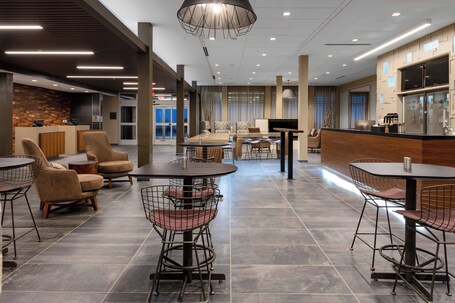 Courtyard by Marriott Indianapolis West Speedway - Image 13