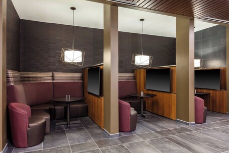 Courtyard by Marriott Indianapolis West Speedway - Image 12