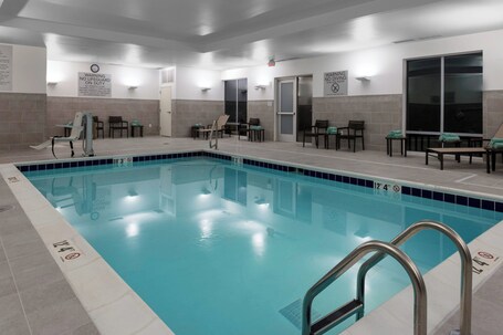 Courtyard by Marriott Indianapolis West Speedway - Image 10
