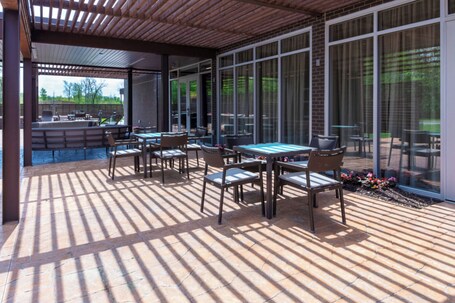 Courtyard by Marriott Indianapolis West Speedway - Image 19