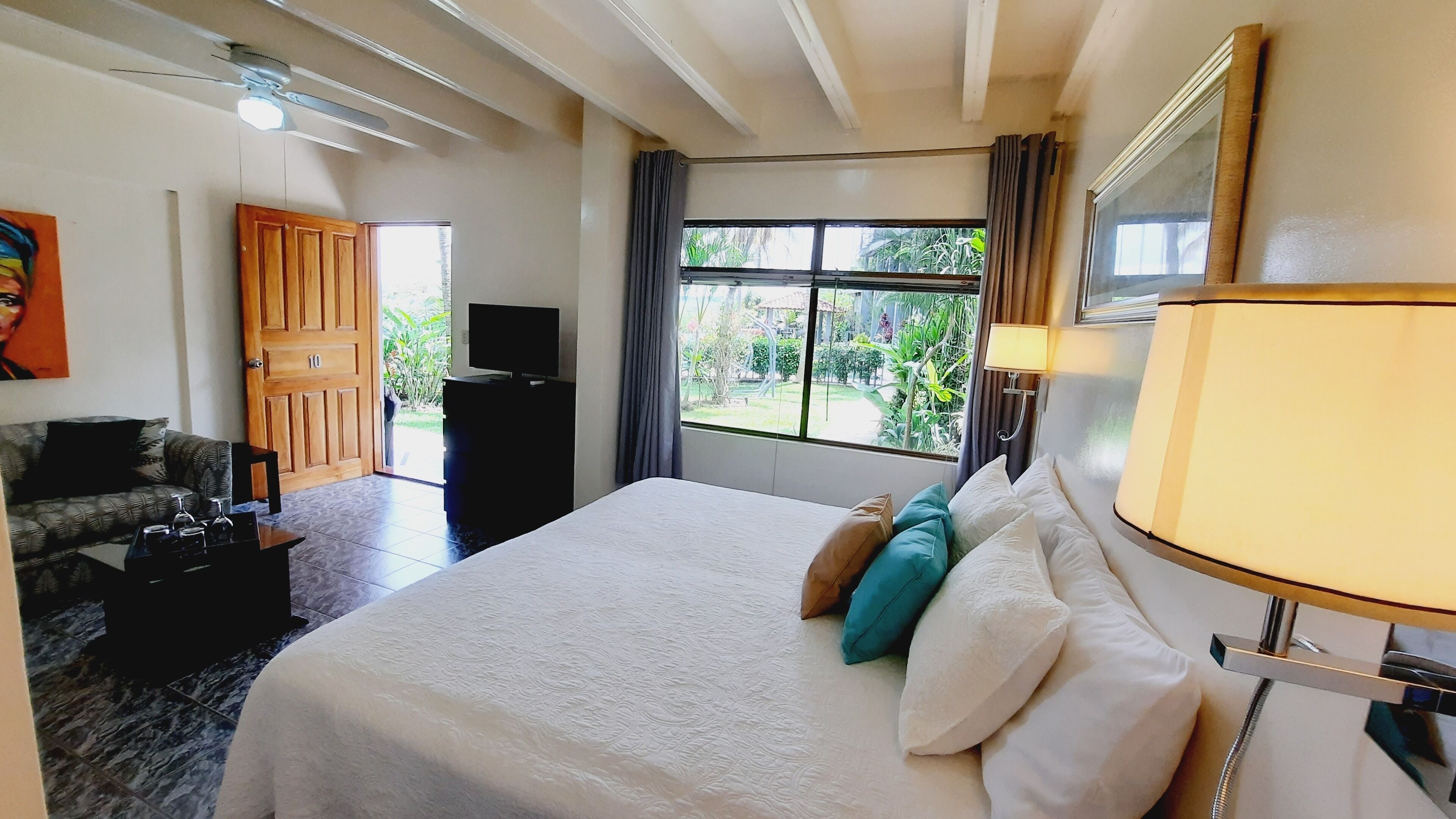 Standard Suite, 1 King Bed, Non Smoking | Minibar, free WiFi, bed sheets, wheelchair access