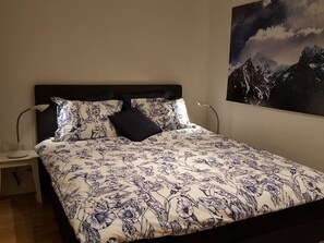 Habitación económica doble | Decoración individual, mobiliario individual, wifi gratis y ropa de cama